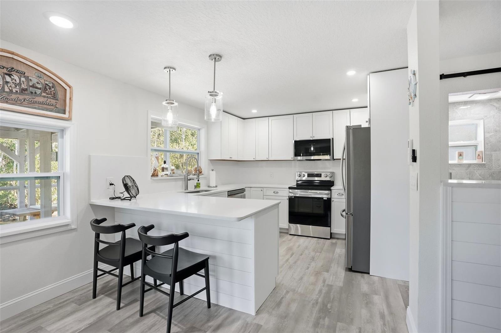 Listing photo id 6 for 7266 Tropical Drive