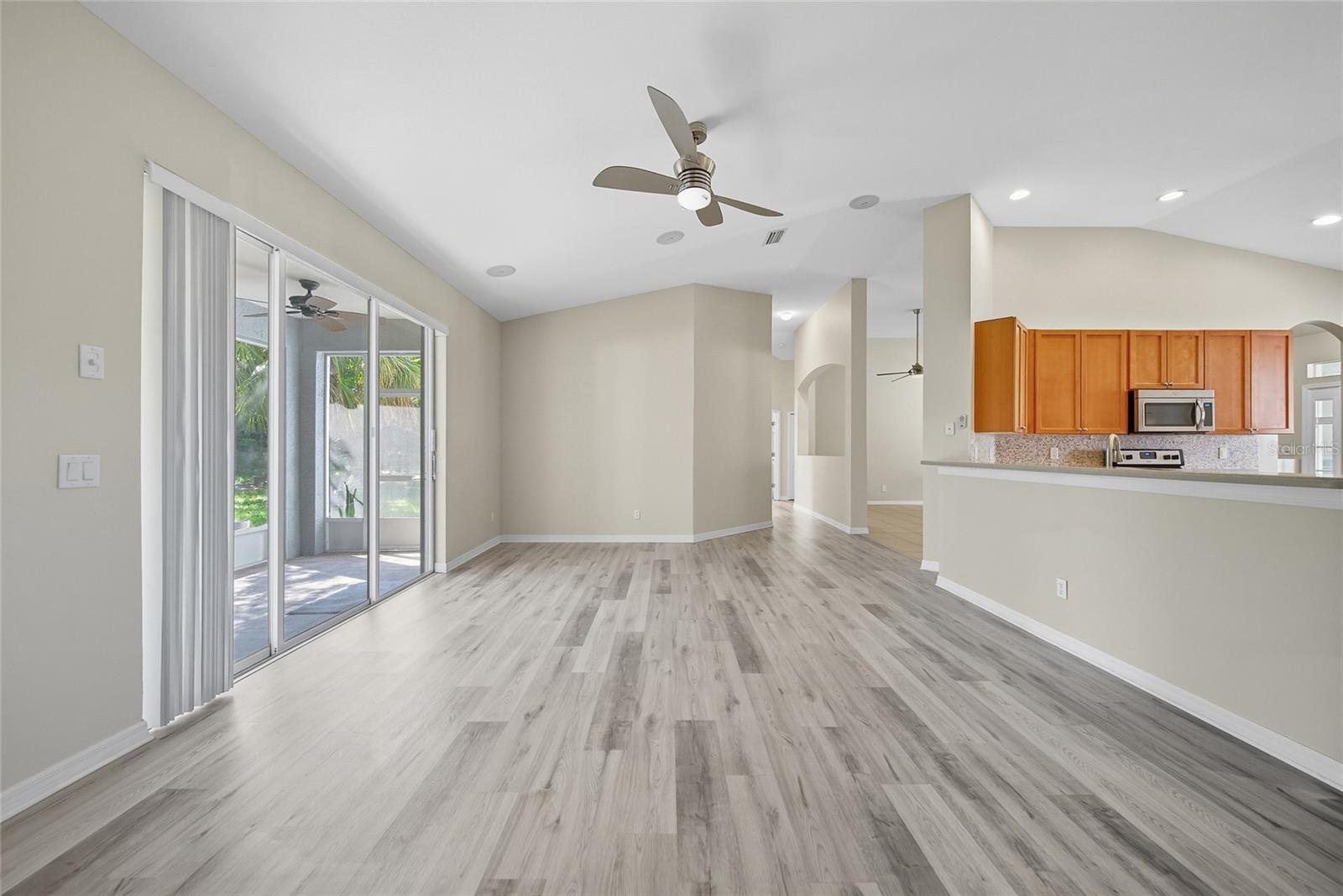 Image 11 of 51 For 11724 Holly Creek Drive