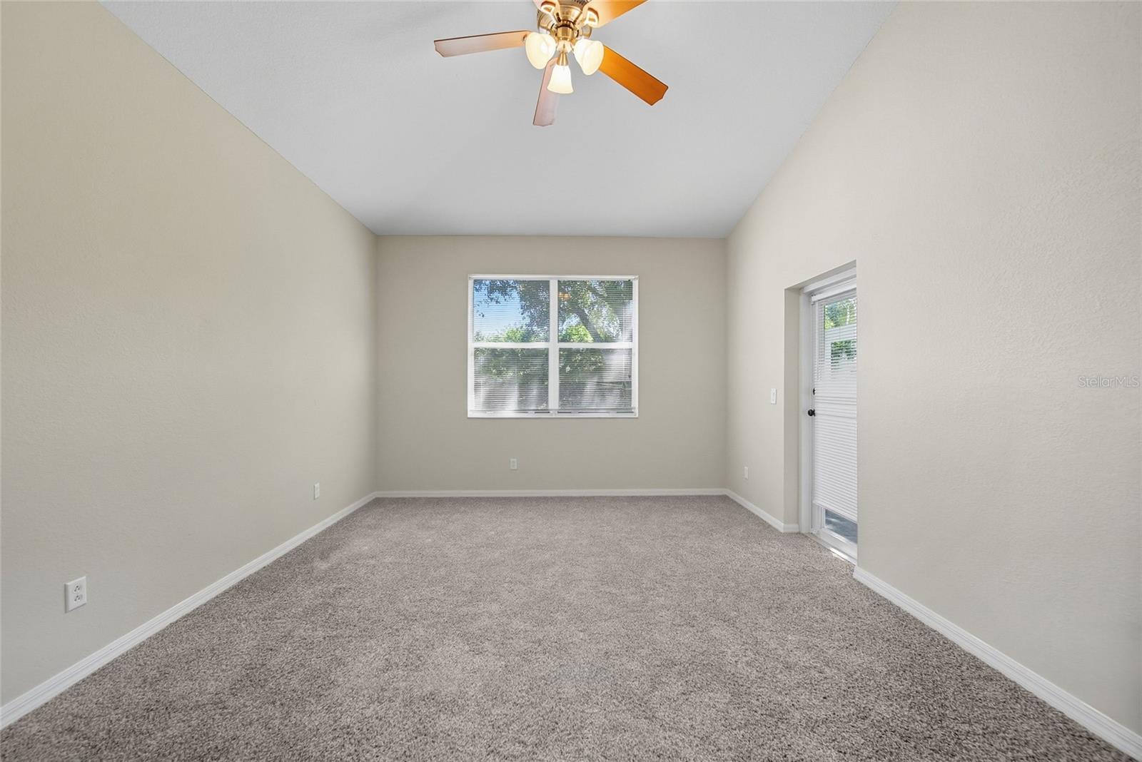 Image 16 of 51 For 11724 Holly Creek Drive