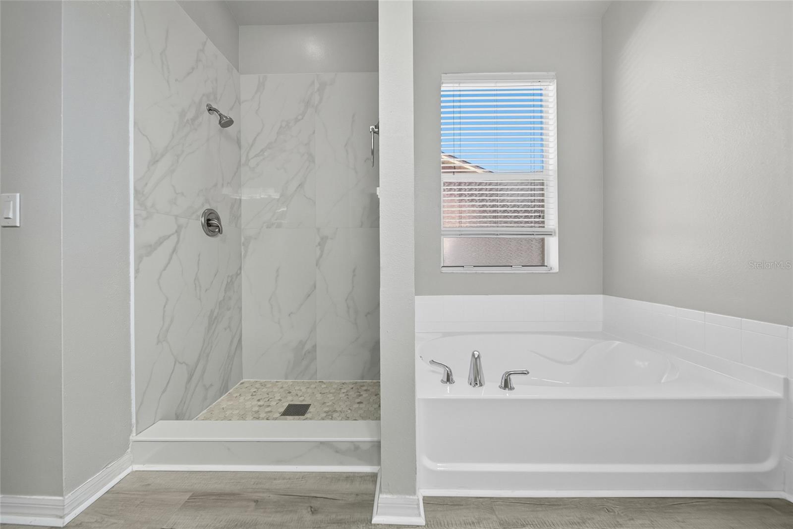 Image 21 of 51 For 11724 Holly Creek Drive