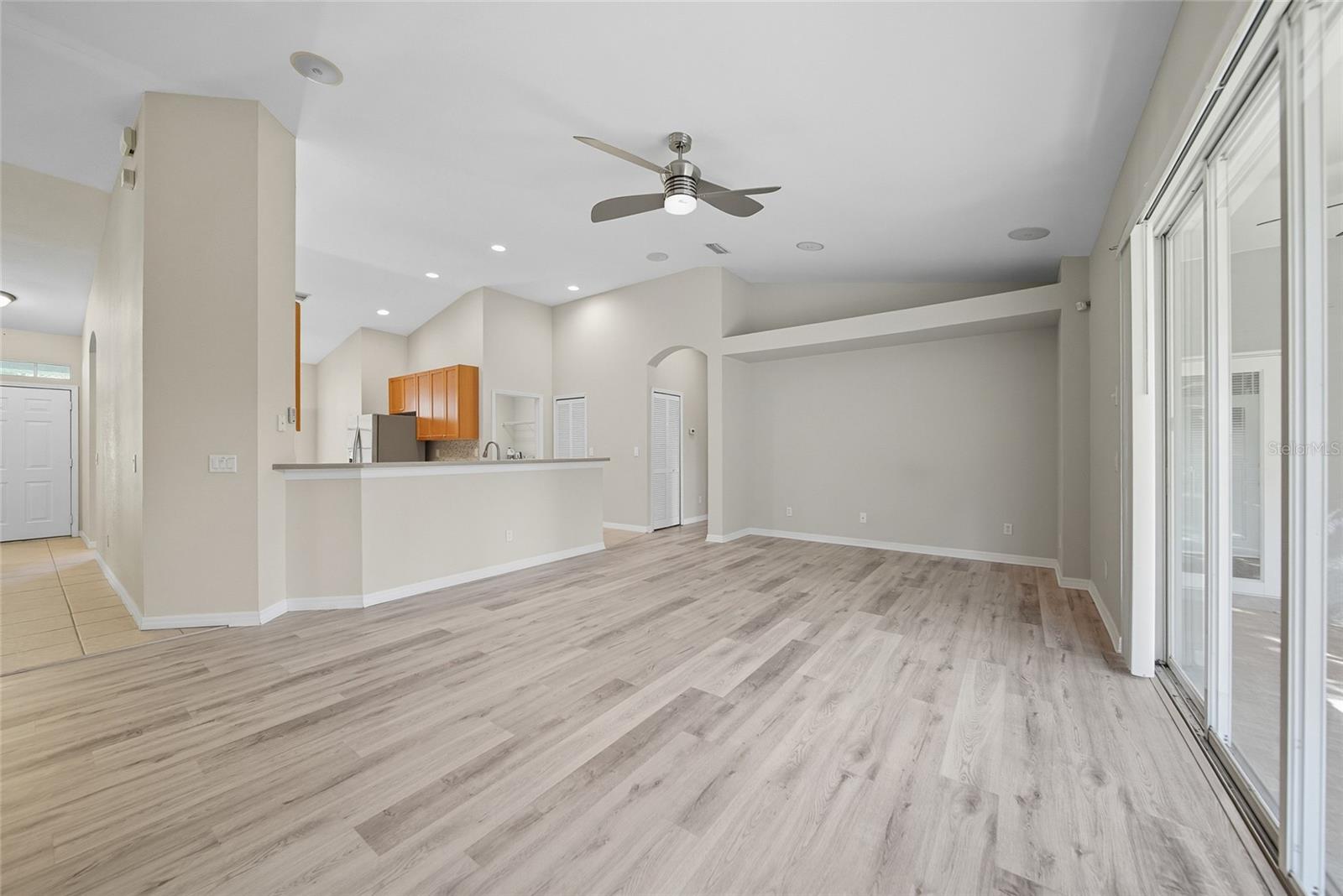 Image 9 of 51 For 11724 Holly Creek Drive