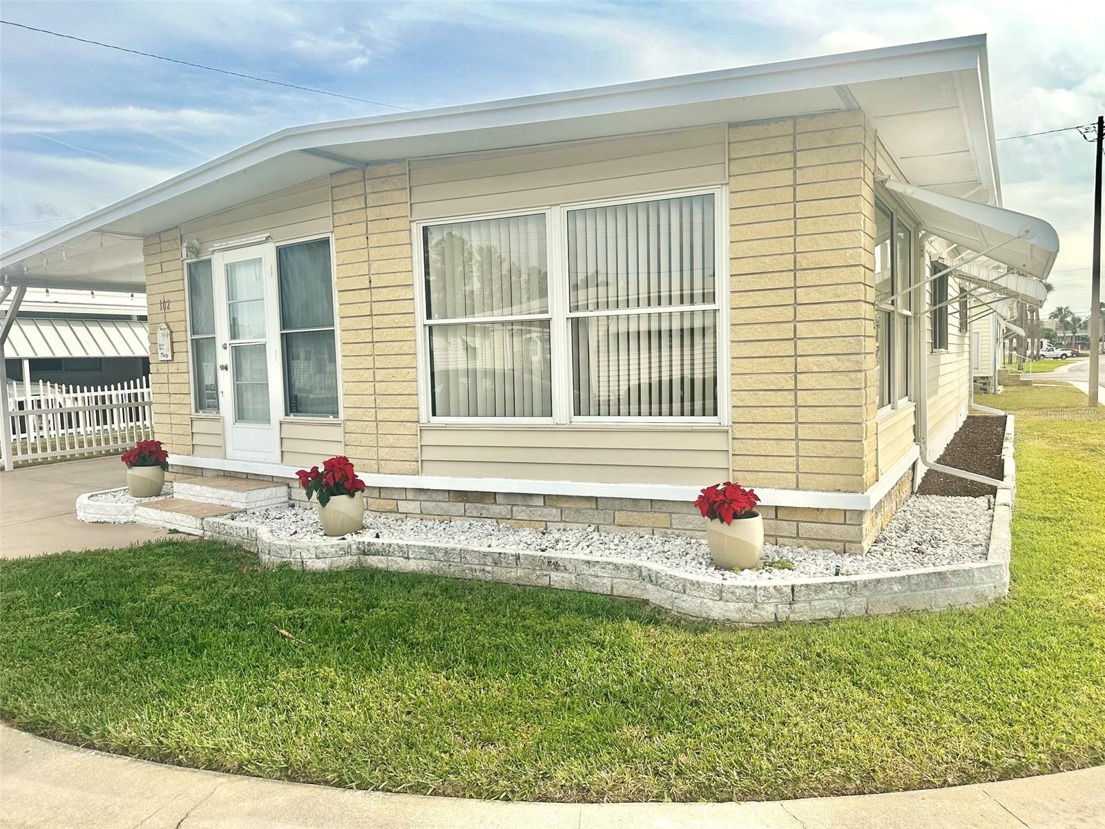 Listing photo id 14 for 2000 Bay Drive 102