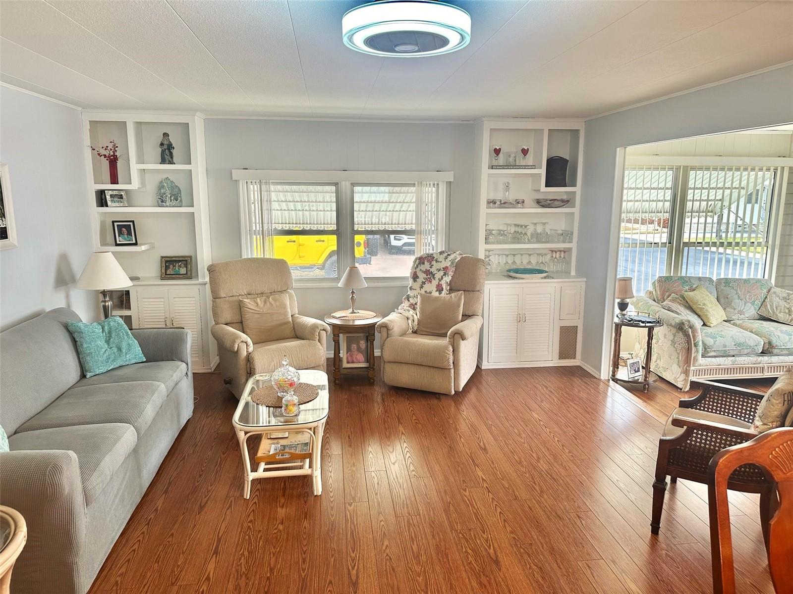 Listing photo id 4 for 2000 Bay Drive 102