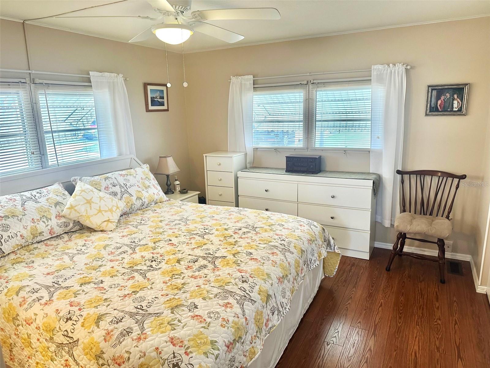 Listing photo id 7 for 2000 Bay Drive 102