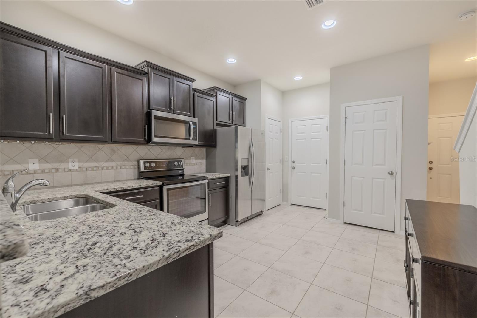 Image 10 of 41 For 4734 White Sanderling Ct Court