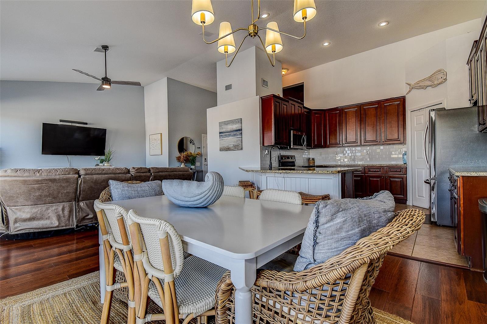 Image 12 of 50 For 5309 Boardwalk Street