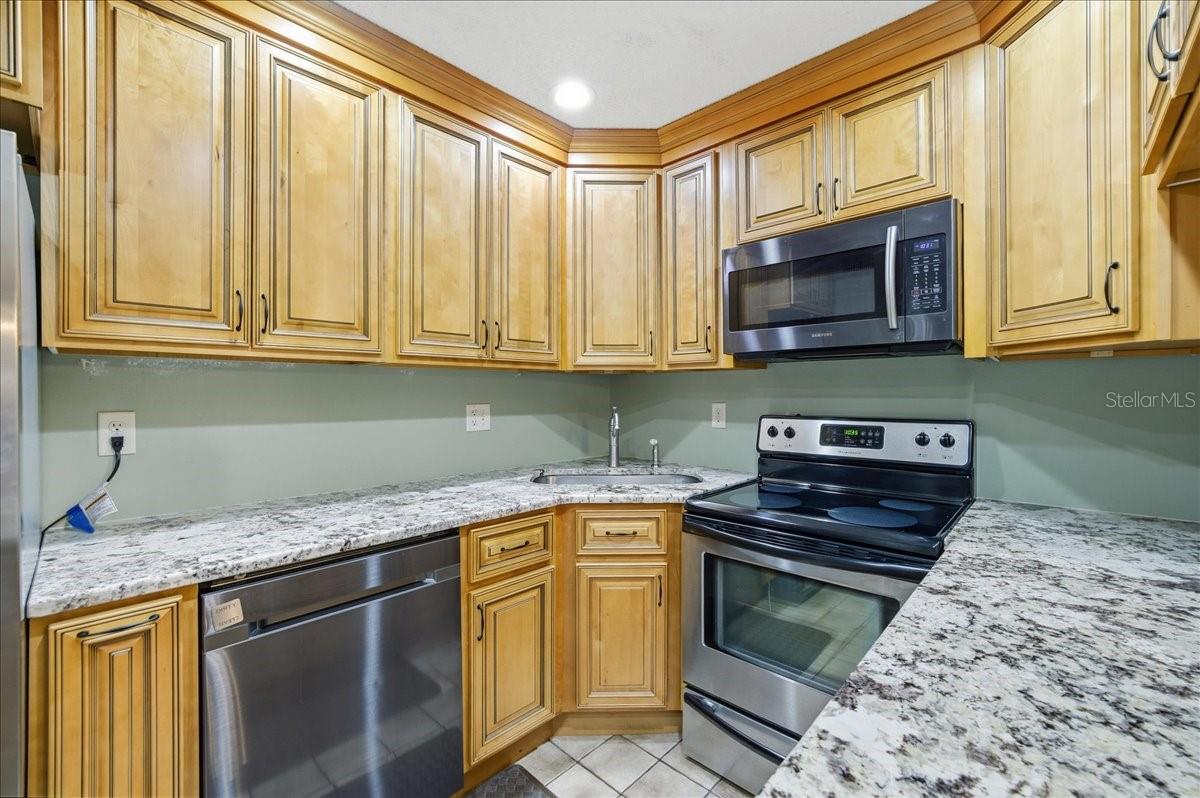 Image 22 of 75 For 2666 Pine Ridge Way N C2