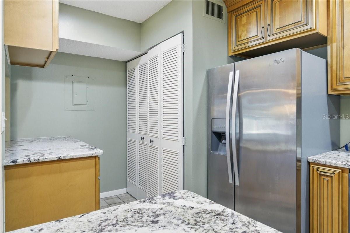 Image 25 of 75 For 2666 Pine Ridge Way N C2