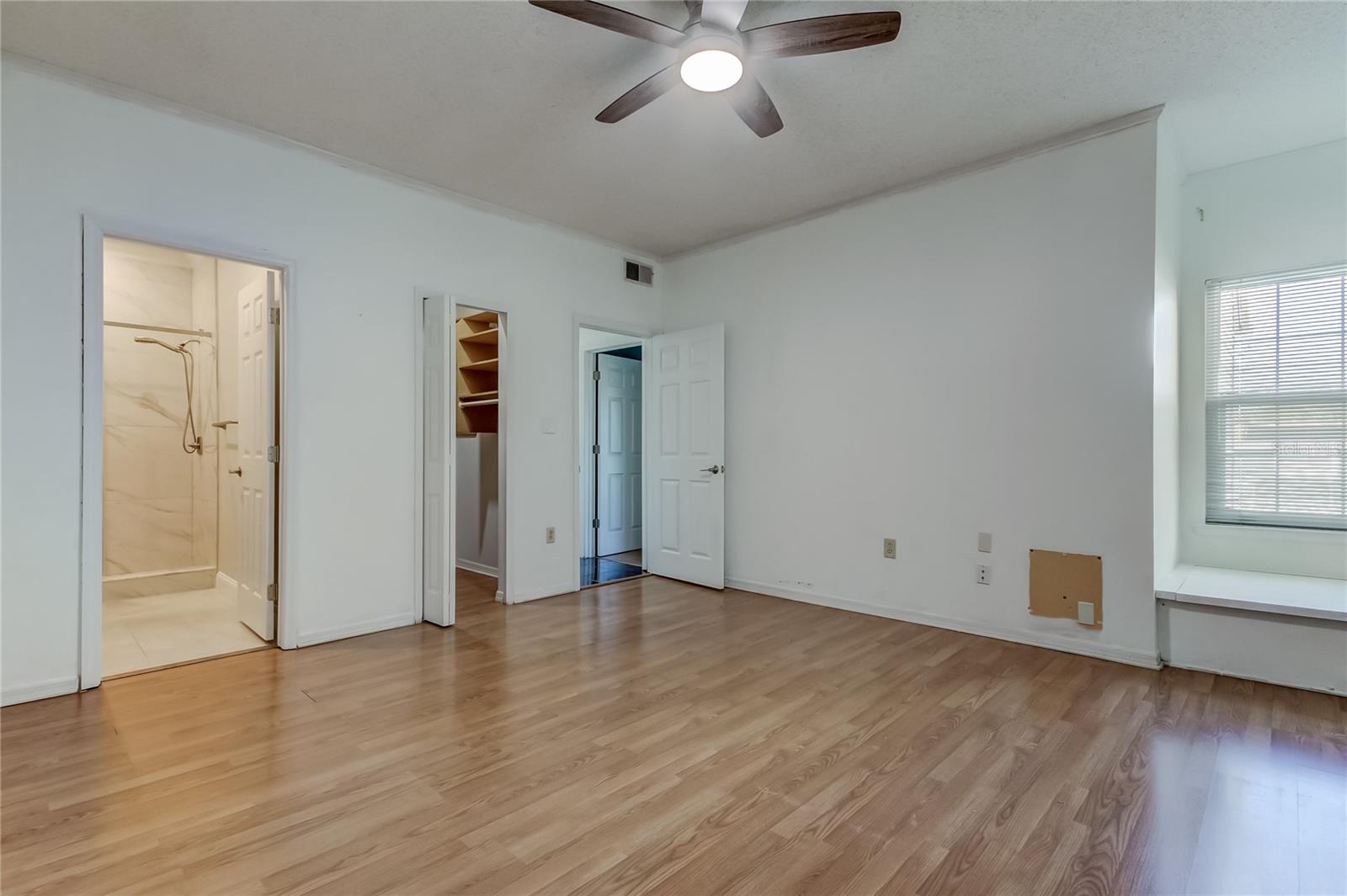 Image 12 of 26 For 8350 Savannah Trace Circle 204