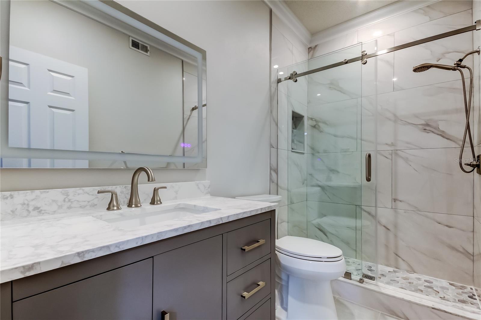 Image 14 of 26 For 8350 Savannah Trace Circle 204