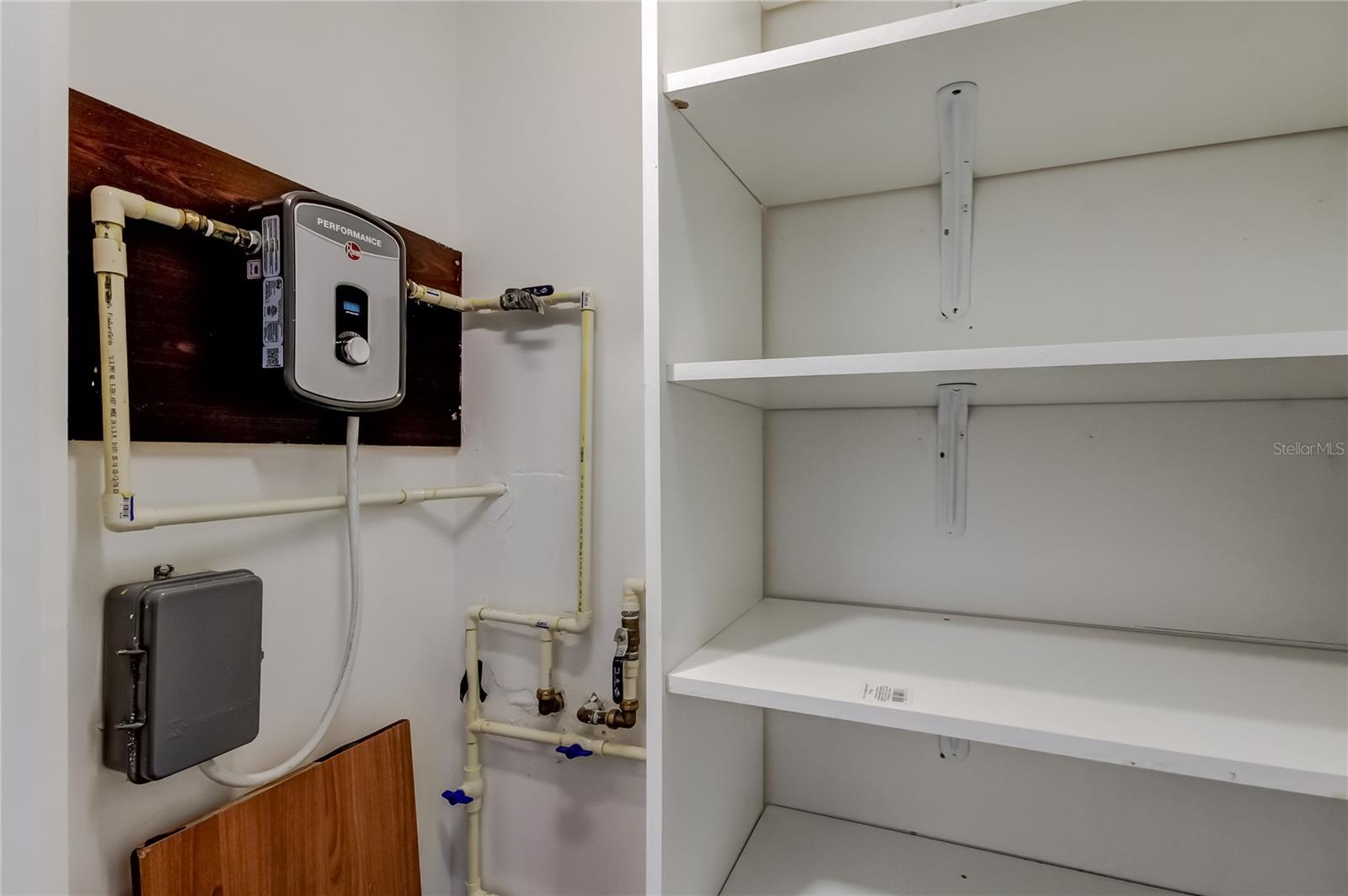 Image 24 of 26 For 8350 Savannah Trace Circle 204