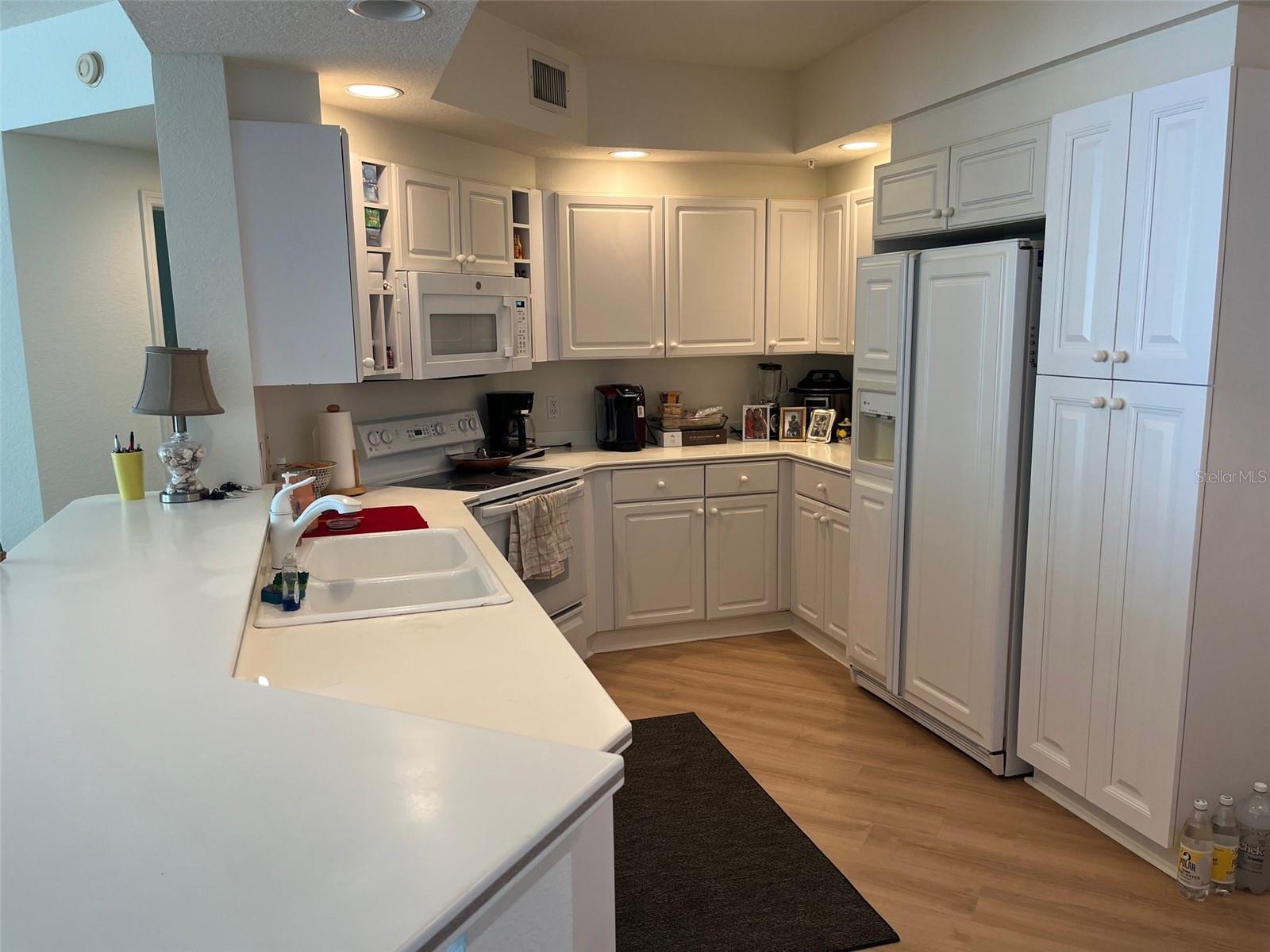 Listing photo id 13 for 1170 Gulf Boulevard 1203