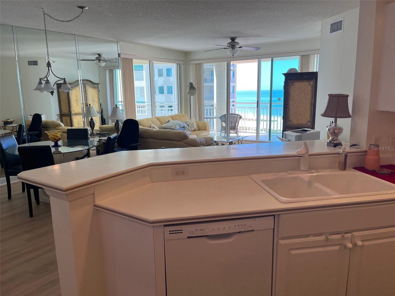 Listing photo id 14 for 1170 Gulf Boulevard 1203