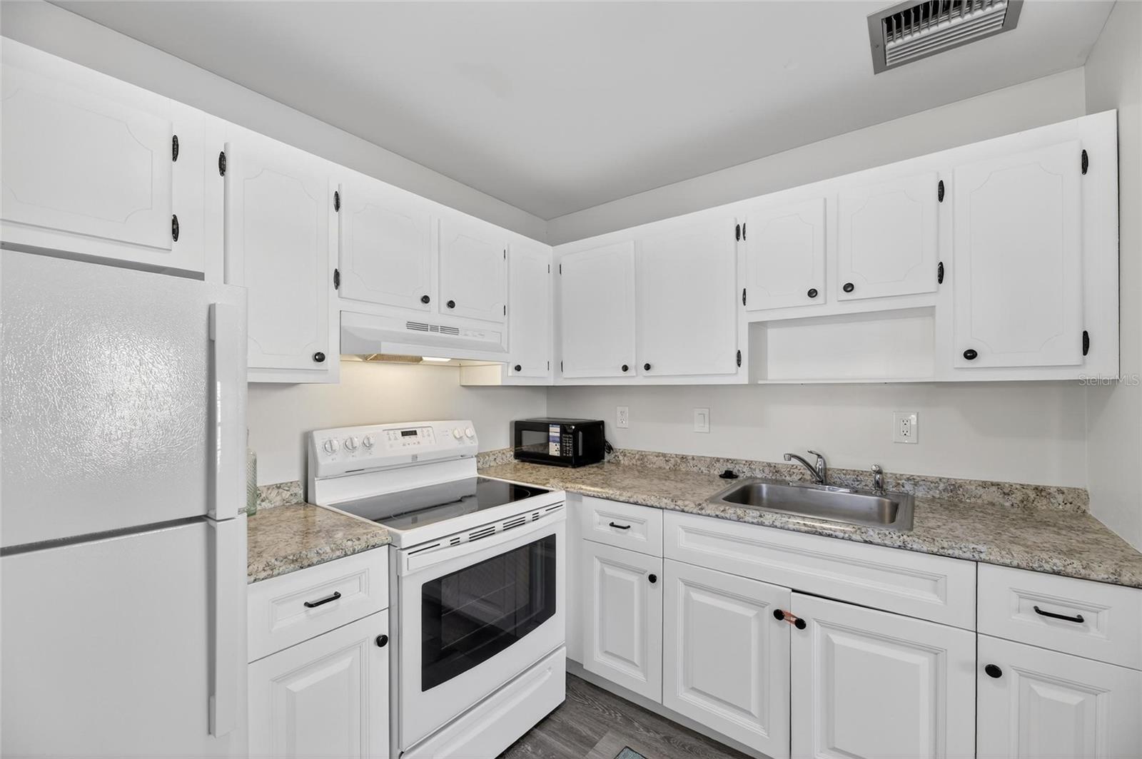 Image 13 of 30 For 301 Andover Place S 171