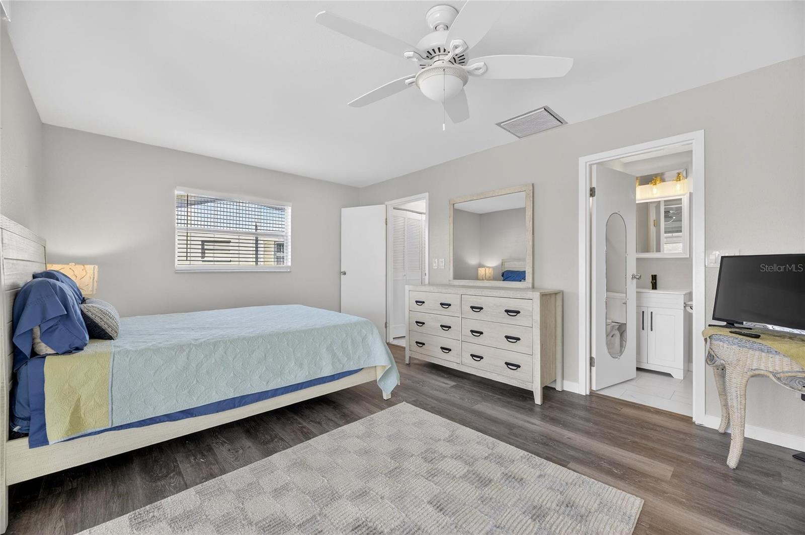 Image 16 of 30 For 301 Andover Place S 171