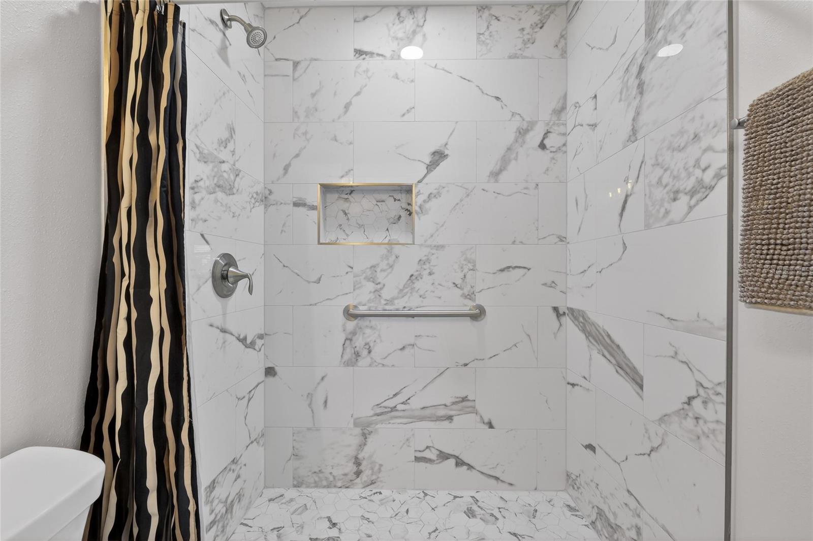 Image 21 of 30 For 301 Andover Place S 171