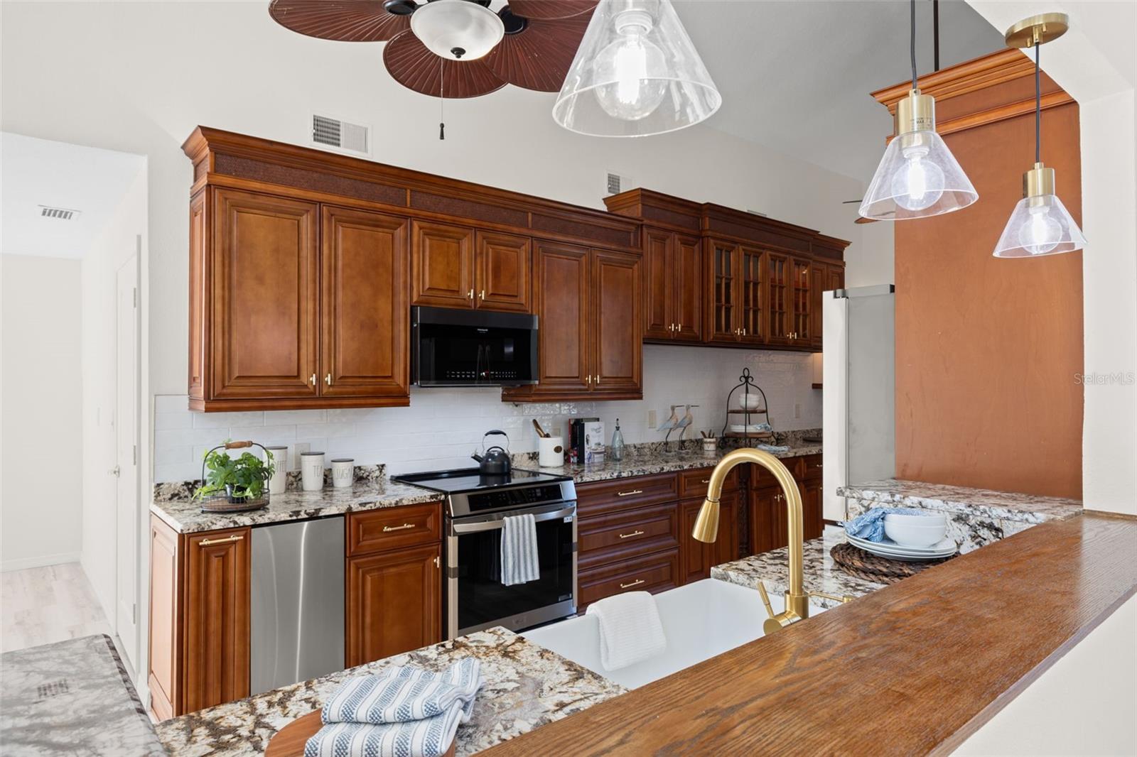 Image 18 of 53 For 2138 Bayou Drive