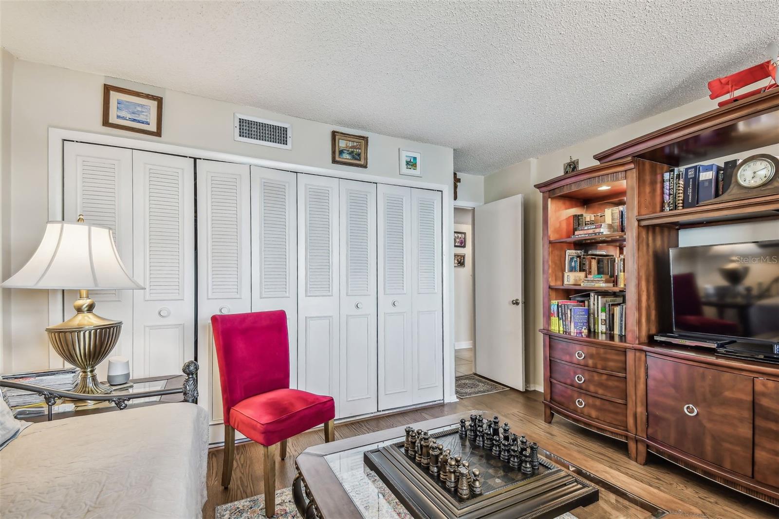 Image 22 of 44 For 634 Edgewater Drive 744