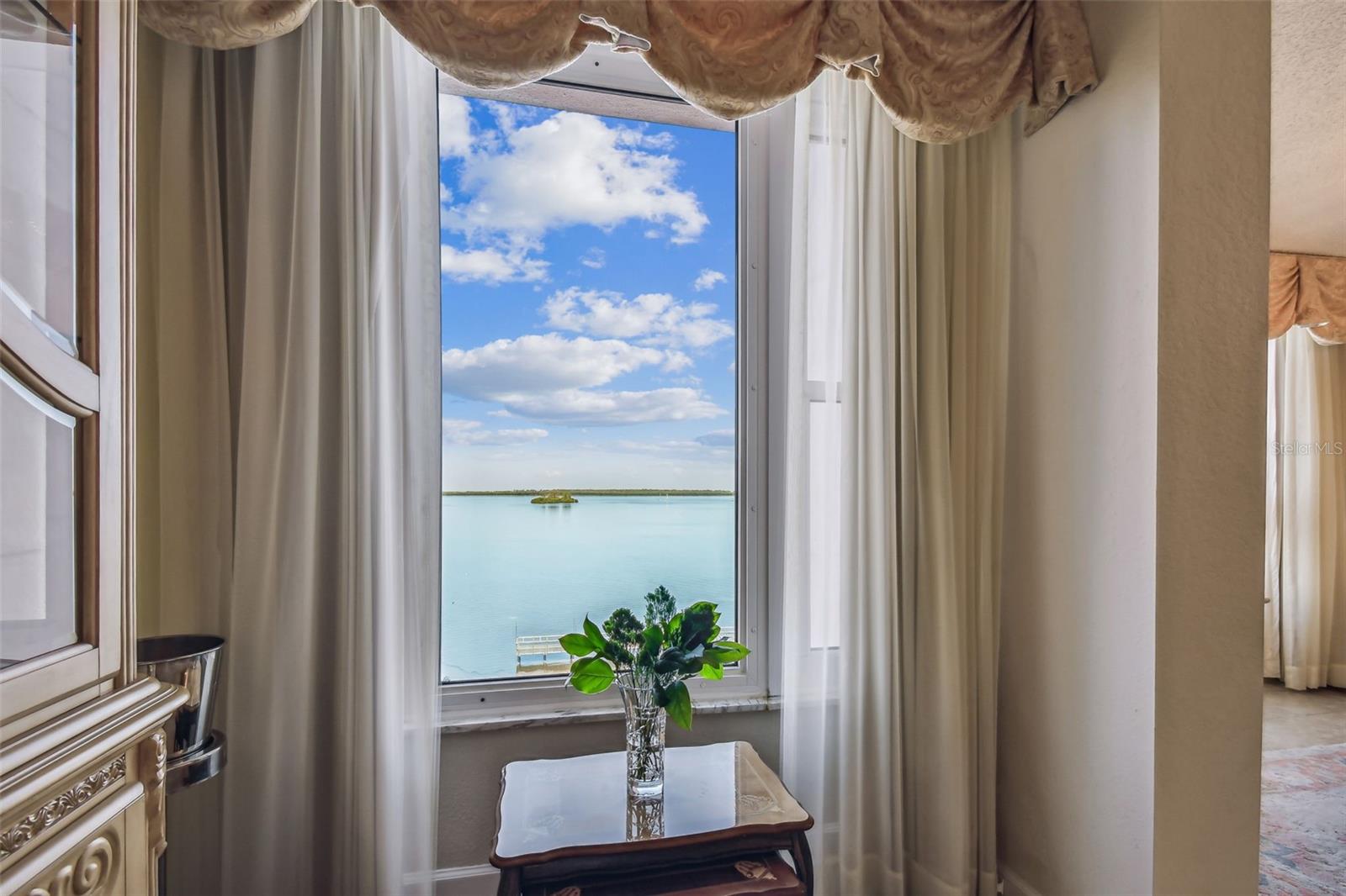 Image 7 of 44 For 634 Edgewater Drive 744