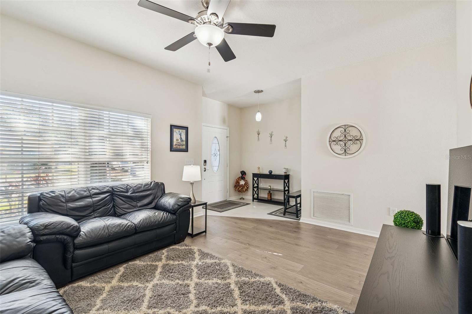 Image 10 of 79 For 5956 Desert Peace Avenue