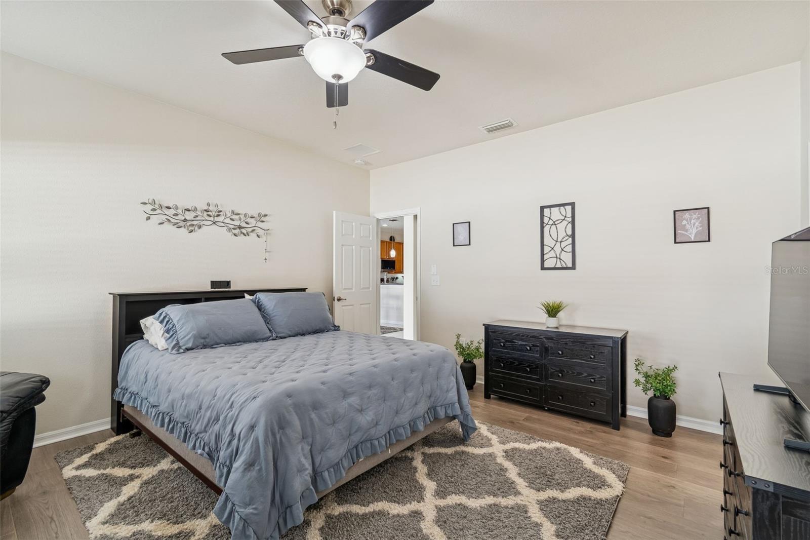 Image 32 of 79 For 5956 Desert Peace Avenue