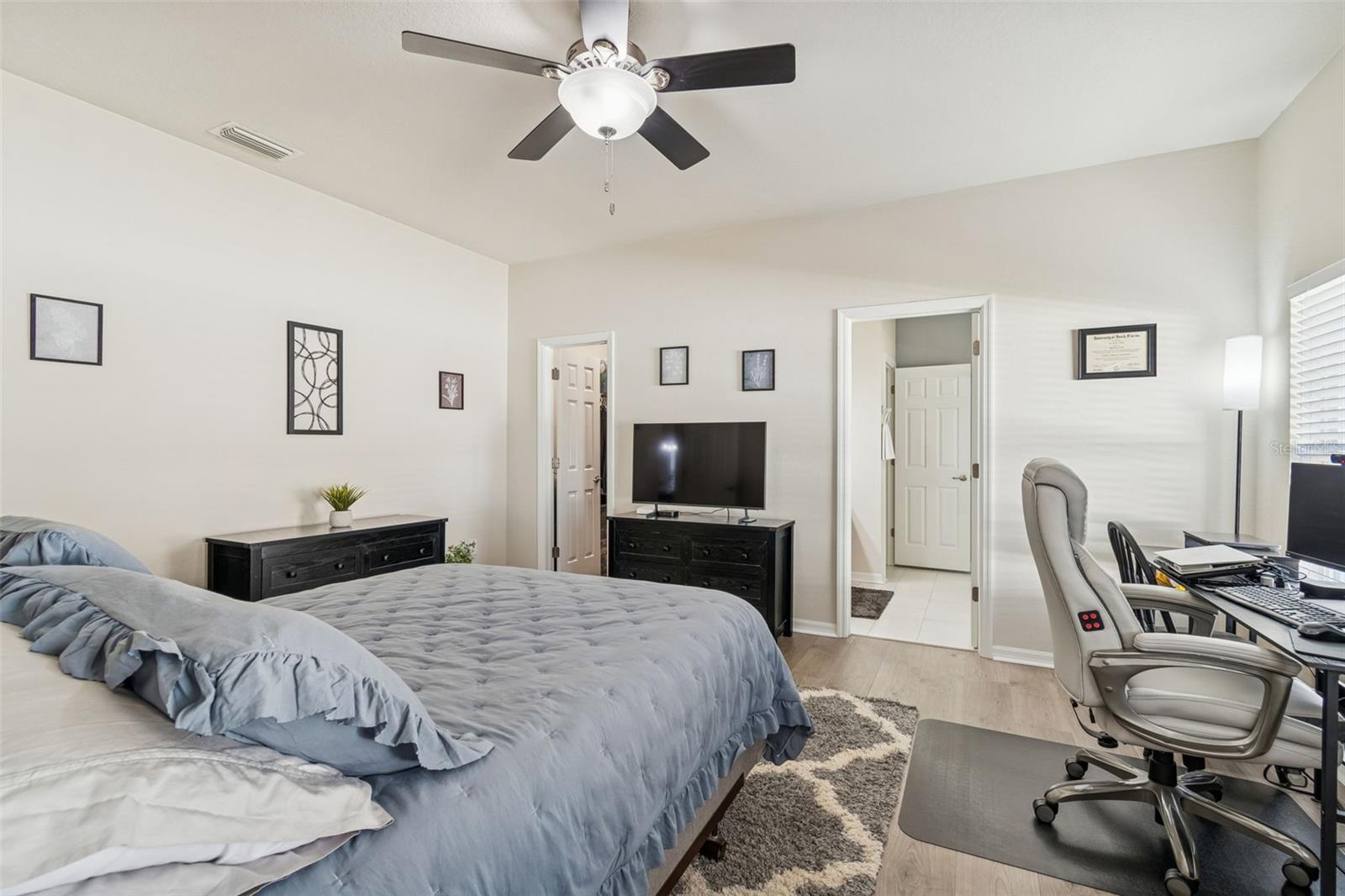 Image 33 of 79 For 5956 Desert Peace Avenue