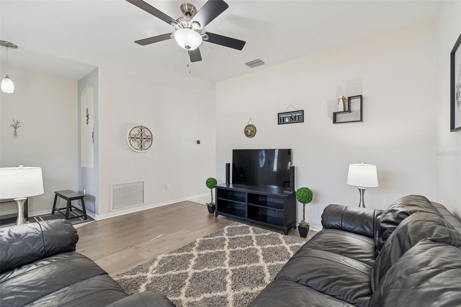 Image 9 of 79 For 5956 Desert Peace Avenue