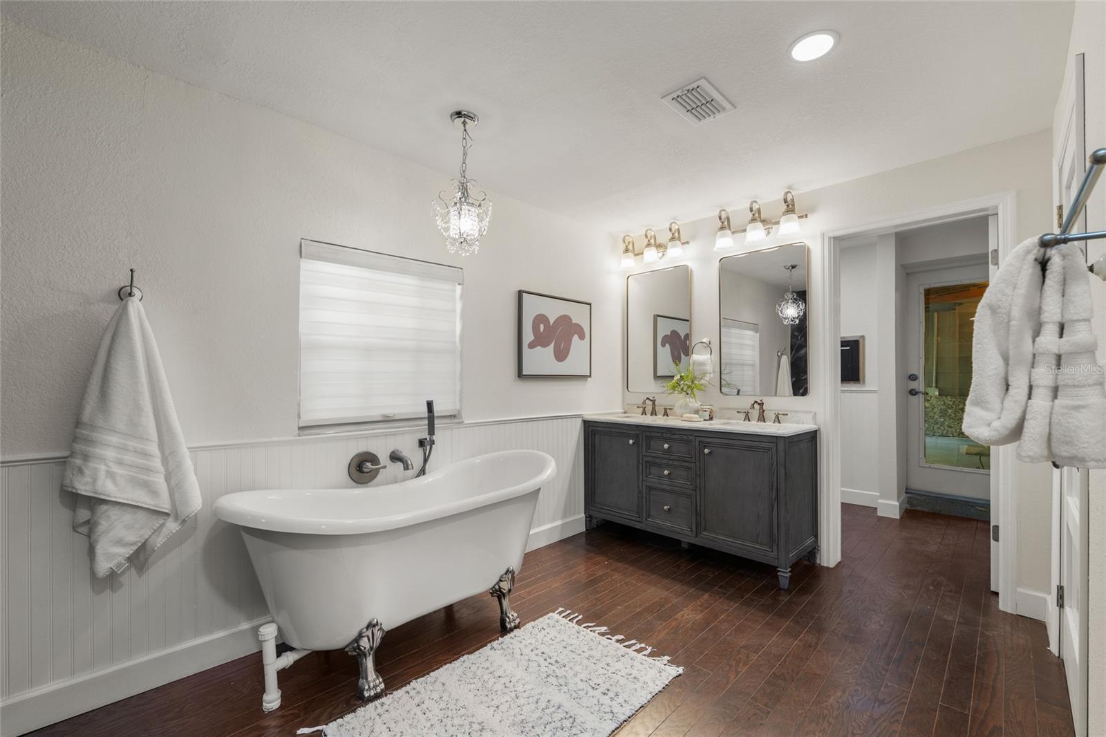 Image 17 of 55 For 300 Idlewild Avenue