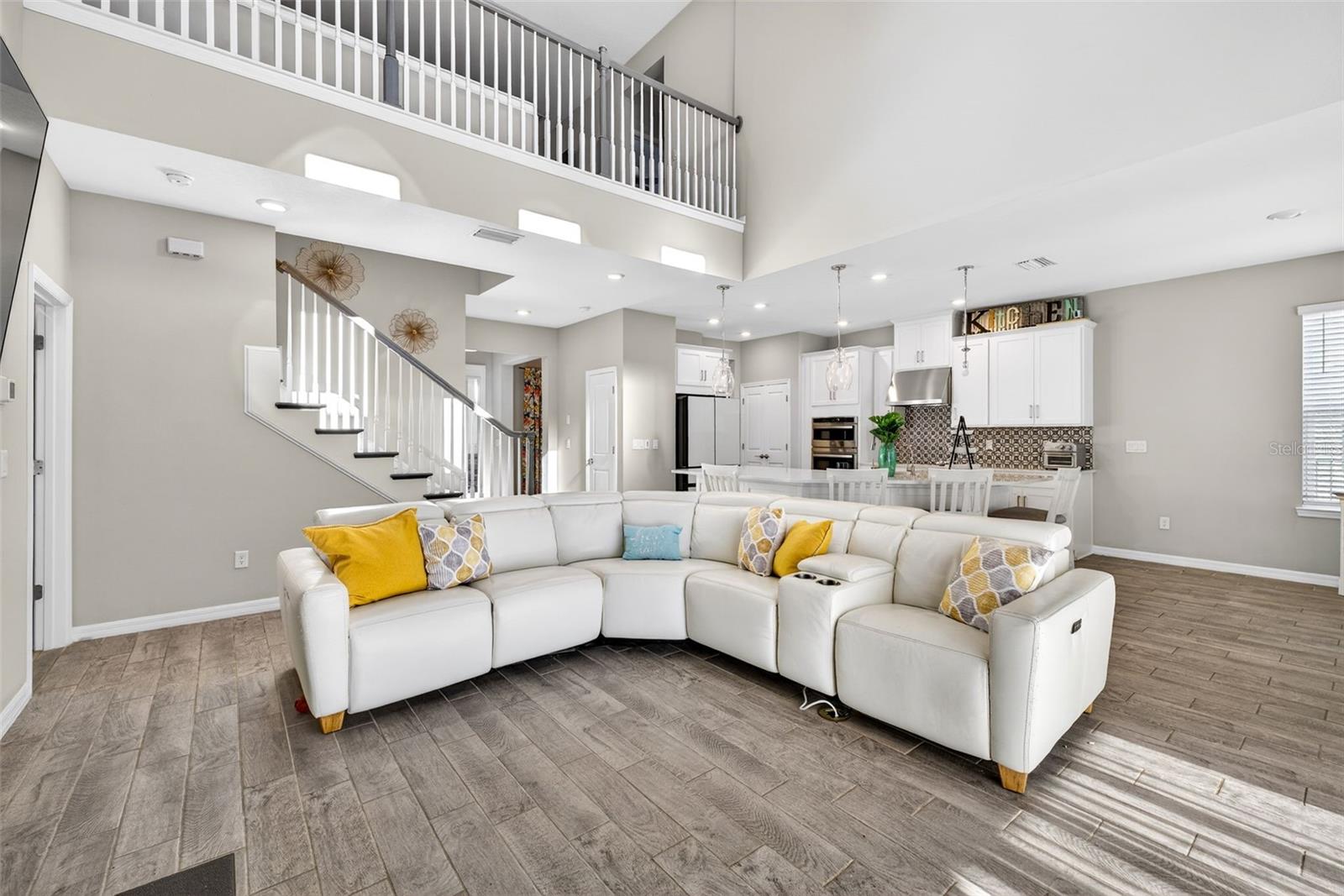 Image 15 of 68 For 33805 Astoria Circle