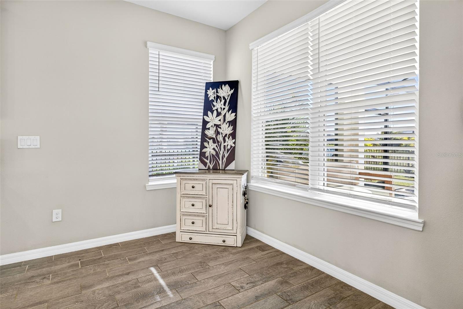 Image 19 of 68 For 33805 Astoria Circle