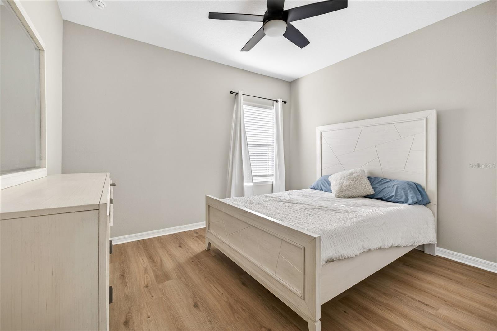 Image 29 of 68 For 33805 Astoria Circle