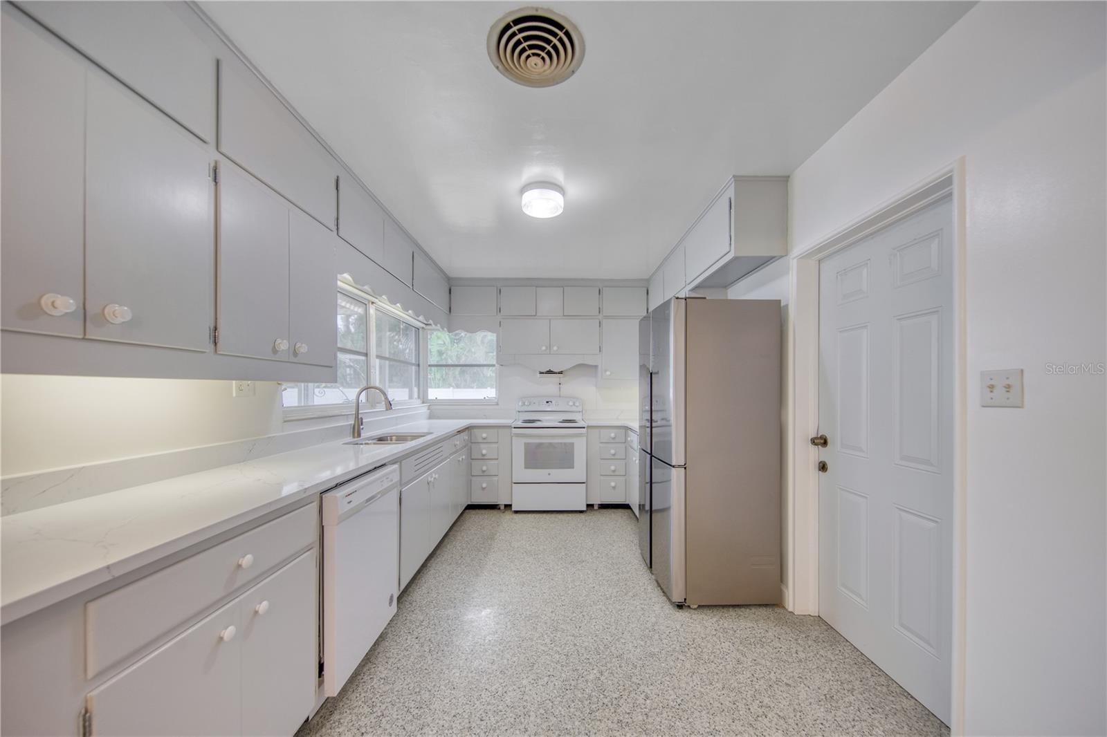 Image 5 of 22 For 106 15th Street