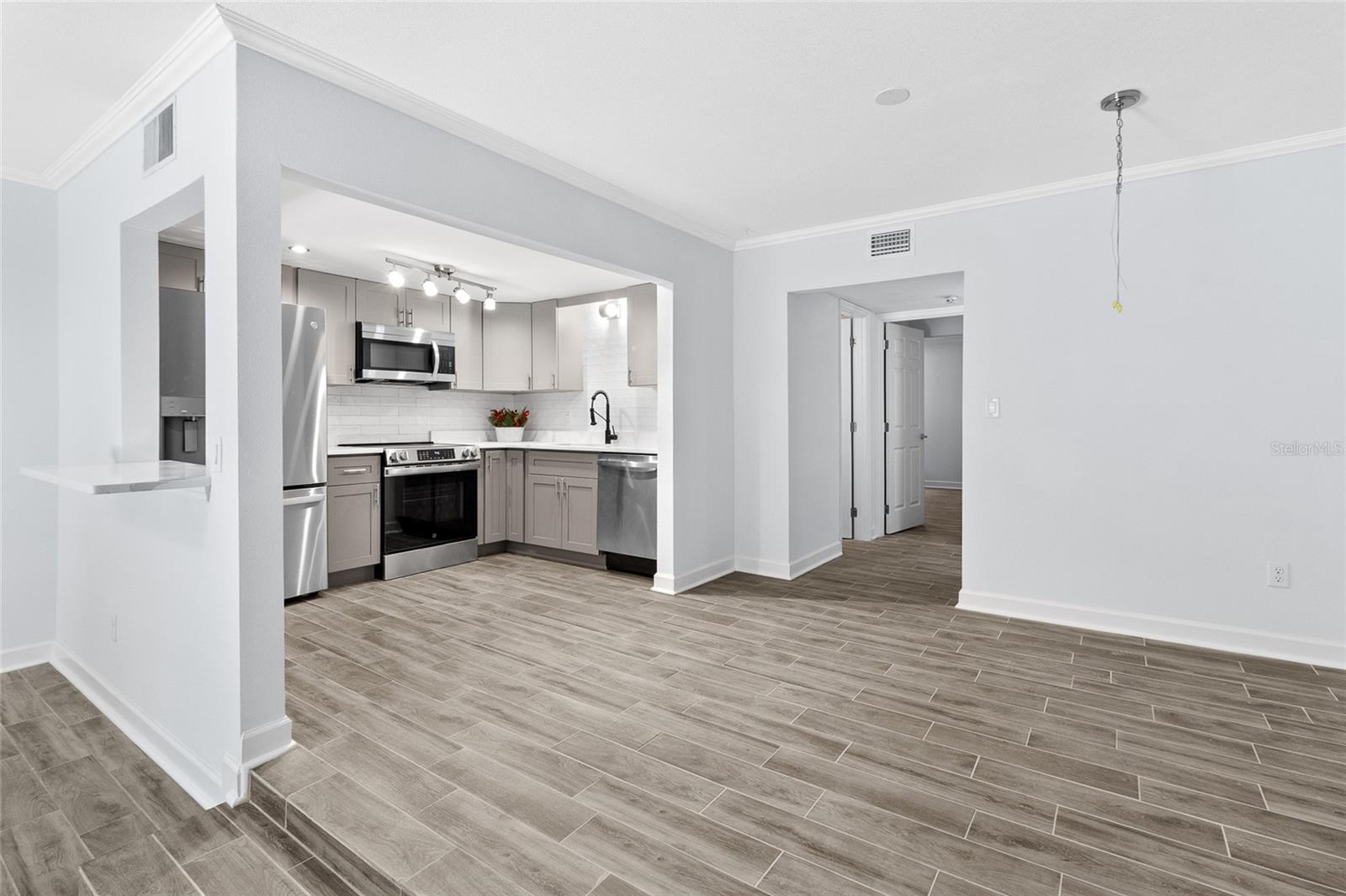 Image 10 of 34 For 505 Plaza Seville Court 9