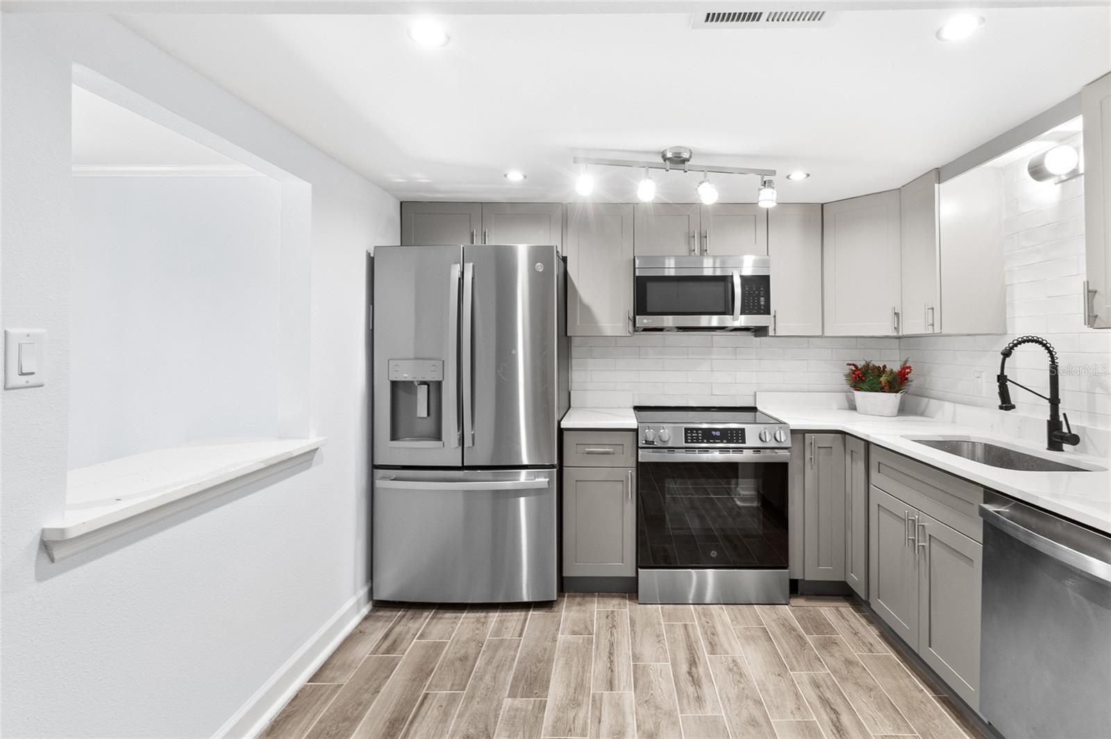 Image 11 of 34 For 505 Plaza Seville Court 9