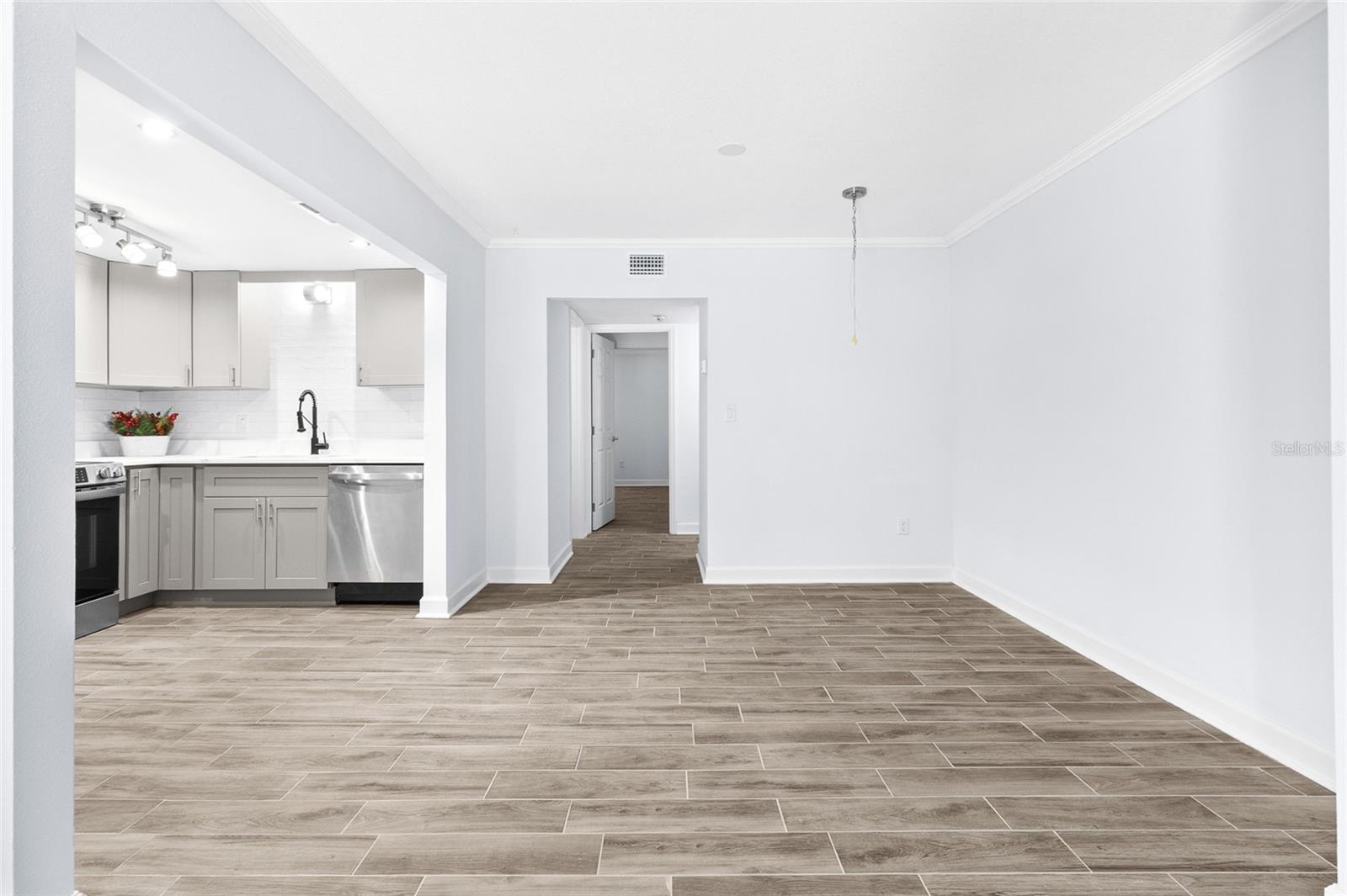 Image 14 of 34 For 505 Plaza Seville Court 9