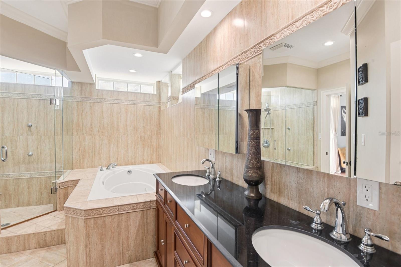 Image 22 of 57 For 104 Palmera Boulevard Ne