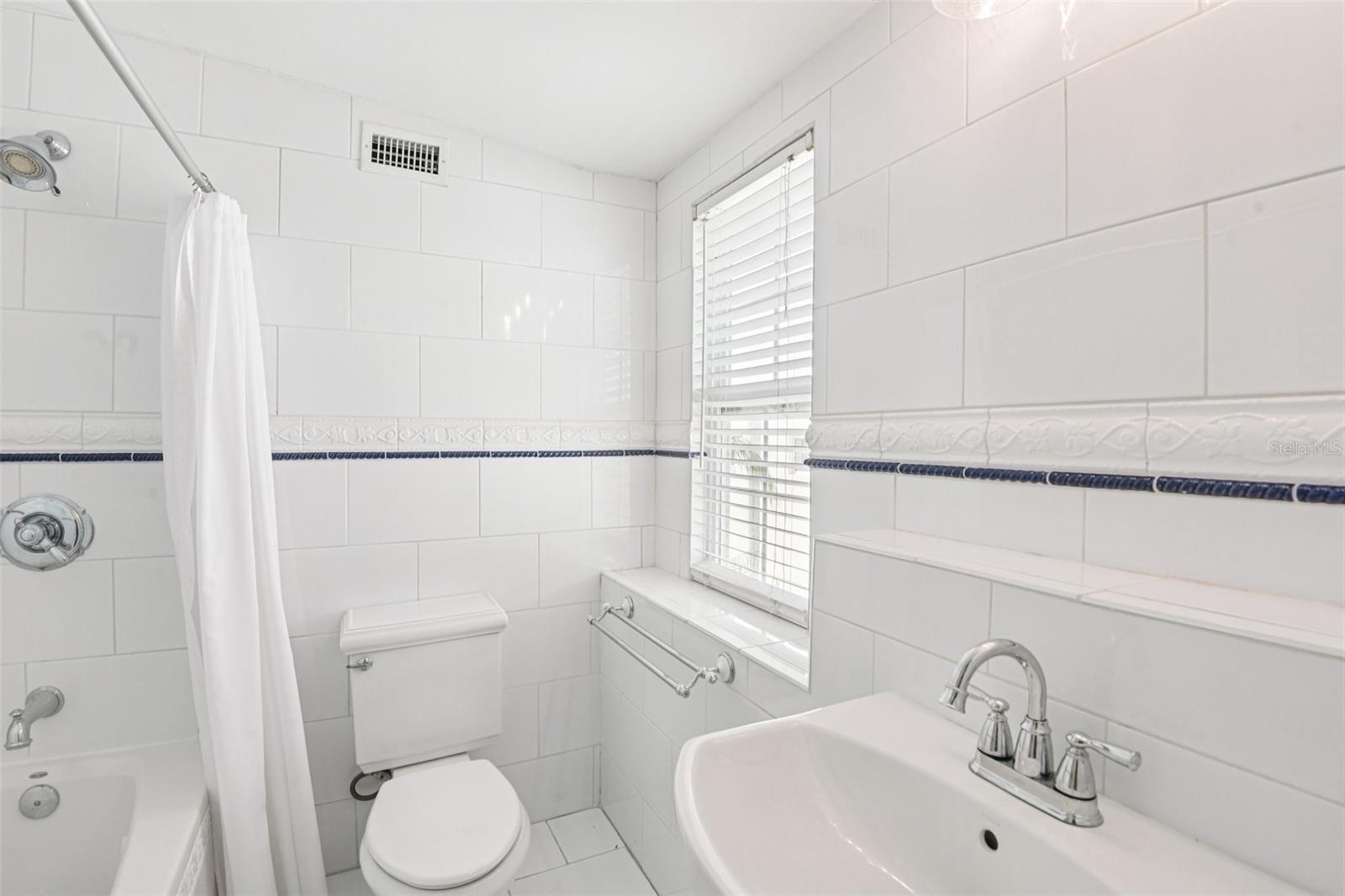 Image 27 of 57 For 104 Palmera Boulevard Ne