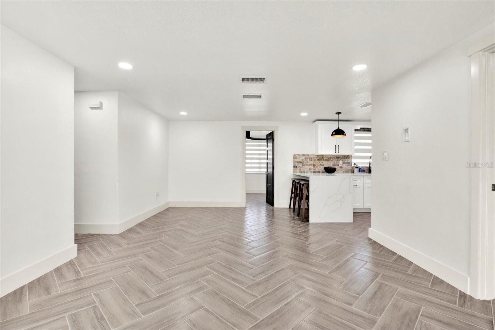 Image 6 of 38 For 4745 Guardian Avenue