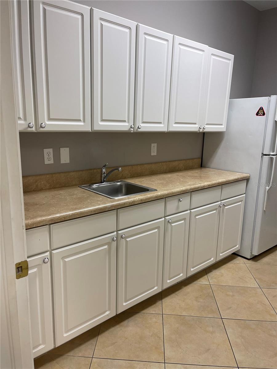 Listing photo id 11 for 2607 Windguard Circle 101