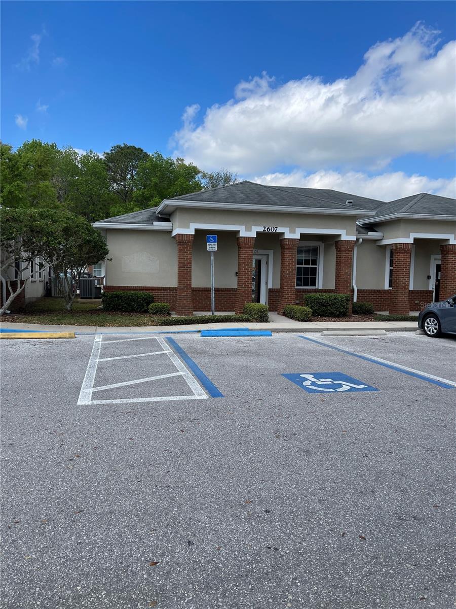 Listing photo id 1 for 2607 Windguard Circle 101