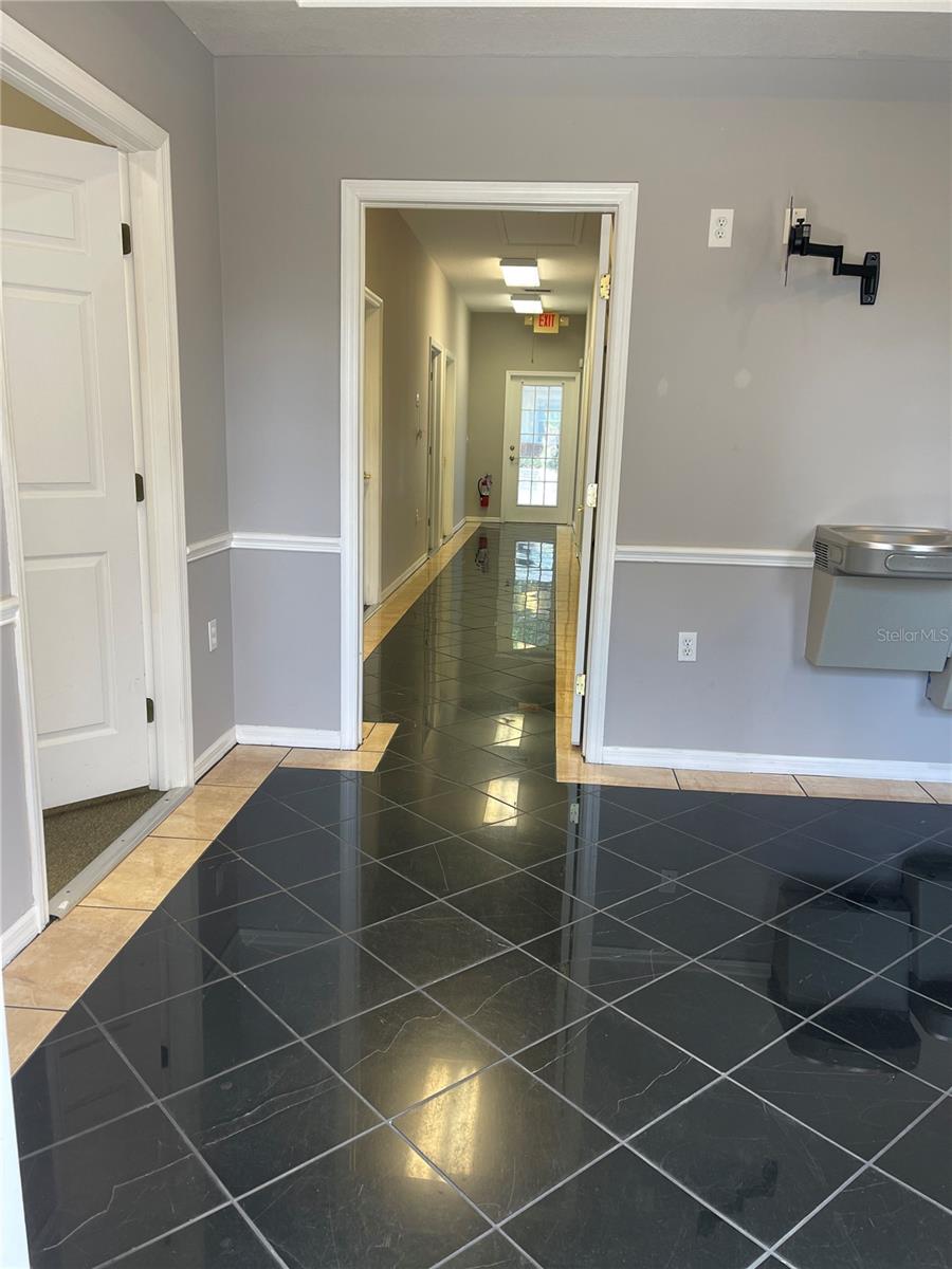 Listing photo id 2 for 2607 Windguard Circle 101