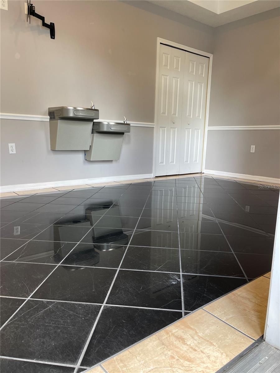 Listing photo id 3 for 2607 Windguard Circle 101