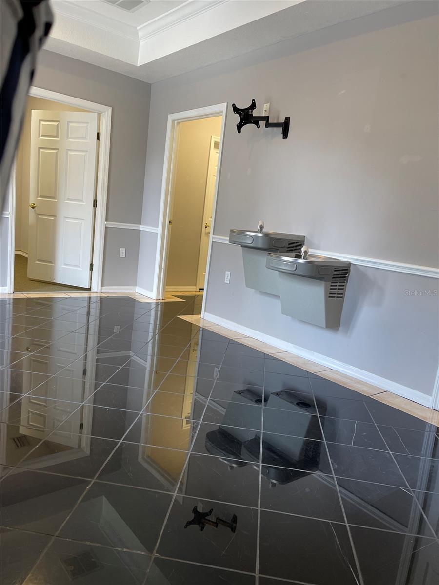 Listing photo id 4 for 2607 Windguard Circle 101