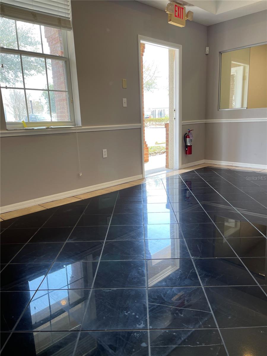 Listing photo id 5 for 2607 Windguard Circle 101