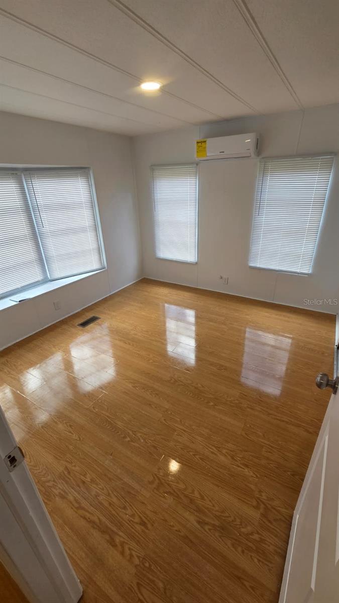 Image 10 of 13 For 7030 Garside Dr