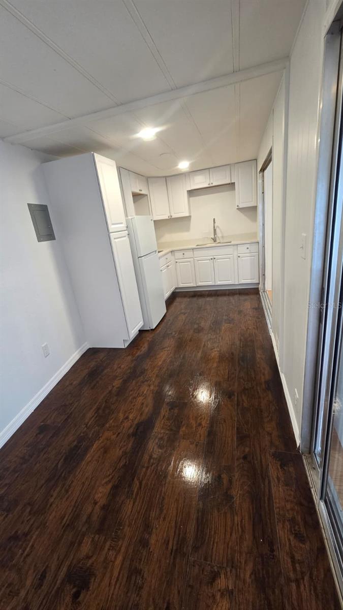 Image 11 of 13 For 7030 Garside Dr