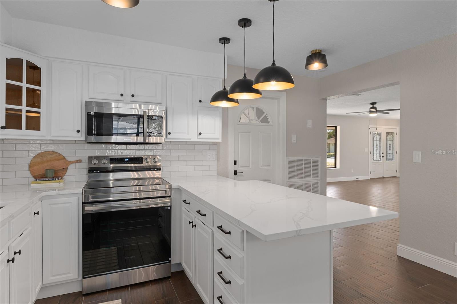 Image 18 of 46 For 7337 Price Street