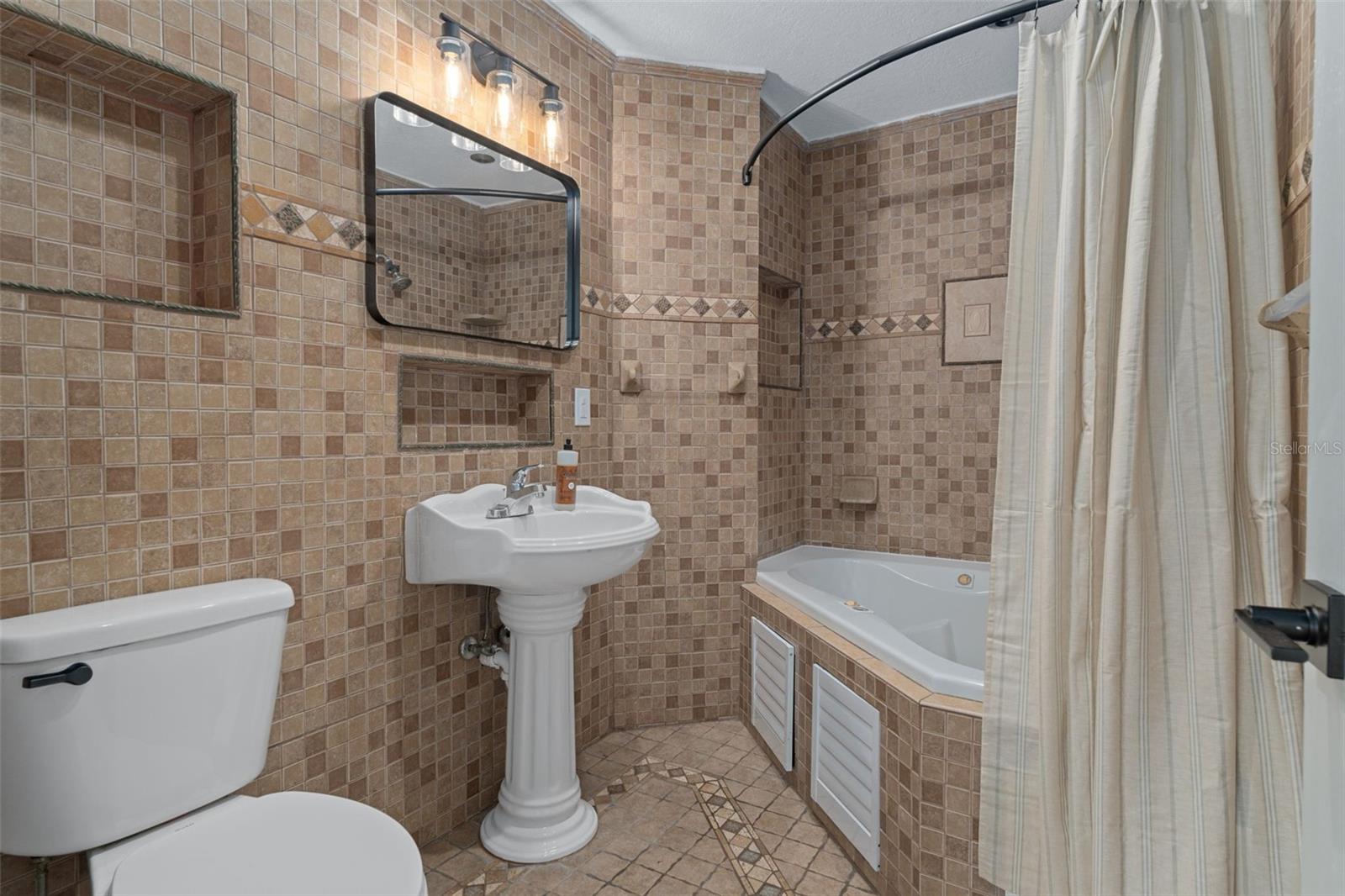 Image 21 of 46 For 7337 Price Street