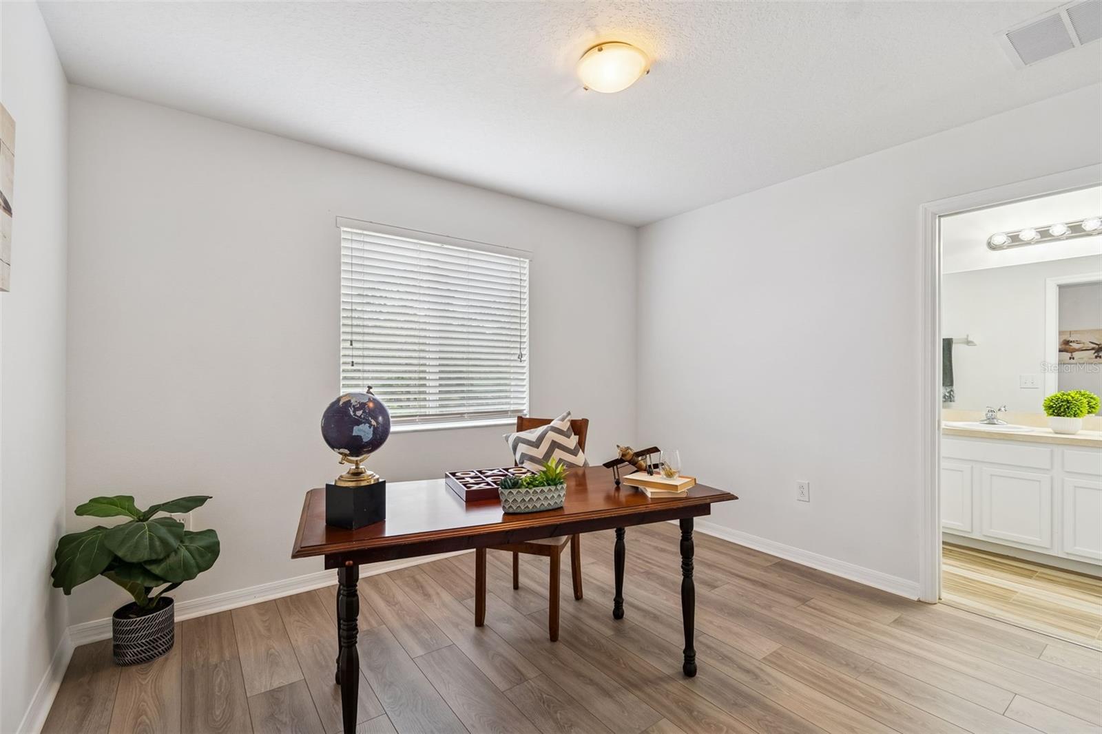 Image 18 of 35 For 20461 Berrywood Lane