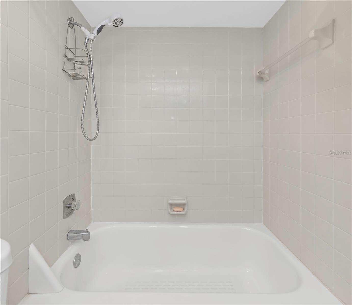 Image 25 of 42 For 19111 Vista Bay Drive 304